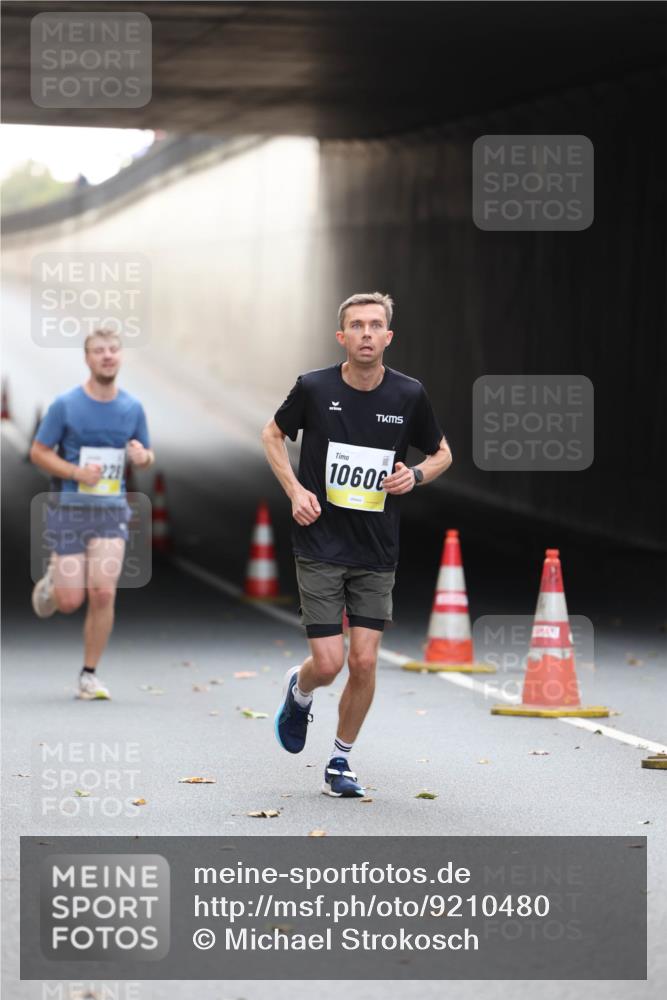05.10.2025 - 20. swb-Marathon Bremen Michael Strokosch http://msf.ph/oto/9210480 05.10.2025 10:36:40 Laufen 1060 meine-sportfotos.de