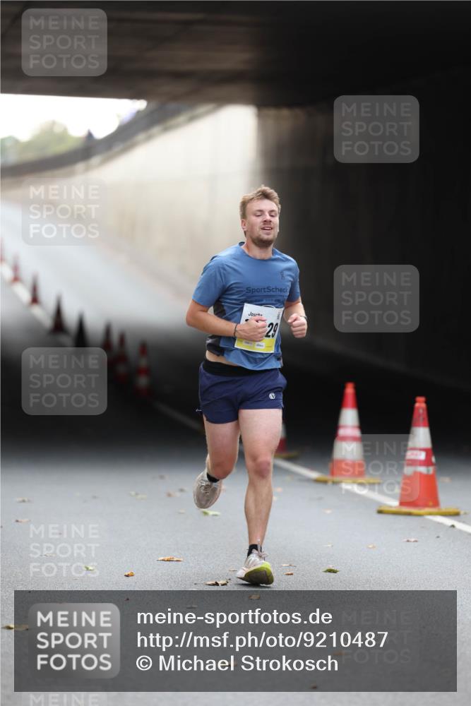 05.10.2025 - 20. swb-Marathon Bremen Michael Strokosch http://msf.ph/oto/9210487 05.10.2025 10:36:42 Laufen 02611, 29 meine-sportfotos.de