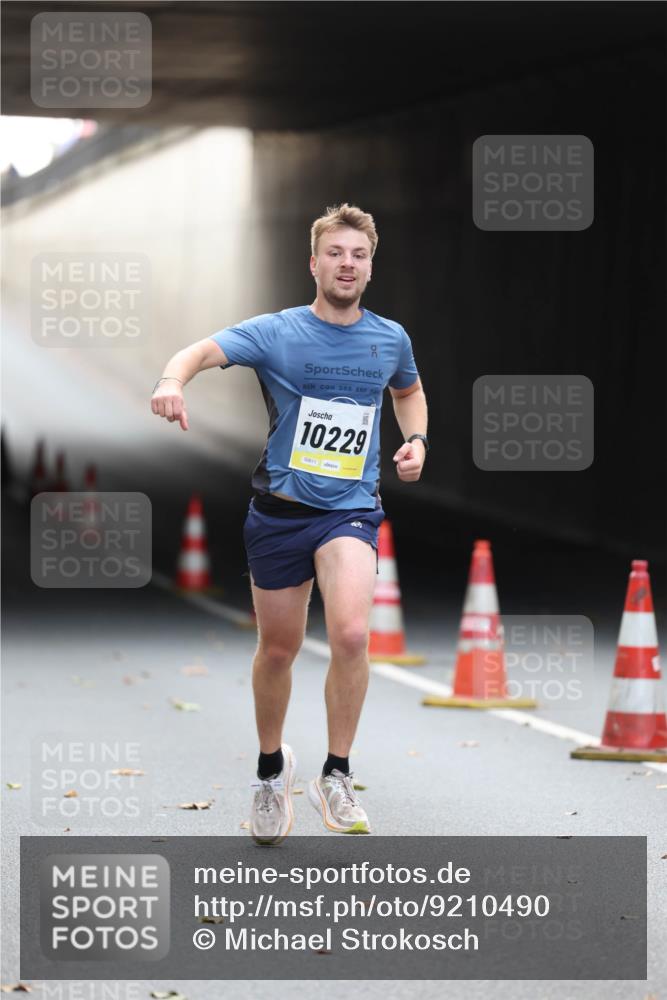 05.10.2025 - 20. swb-Marathon Bremen Michael Strokosch http://msf.ph/oto/9210490 05.10.2025 10:36:43 Laufen 10229, 02611 meine-sportfotos.de
