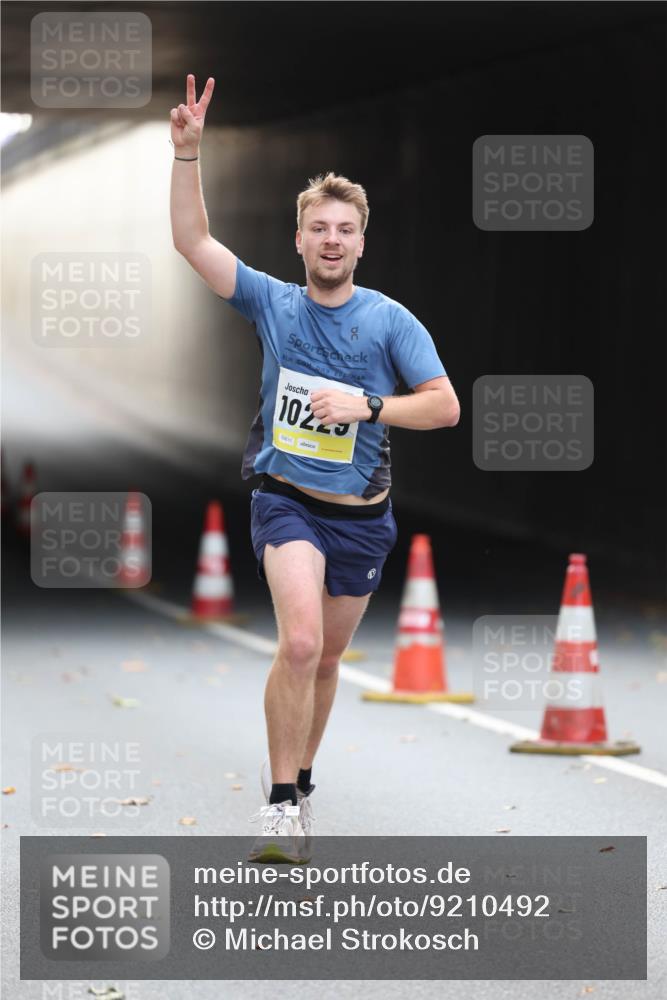 05.10.2025 - 20. swb-Marathon Bremen Michael Strokosch http://msf.ph/oto/9210492 05.10.2025 10:36:43 Laufen 10225, 02611 meine-sportfotos.de