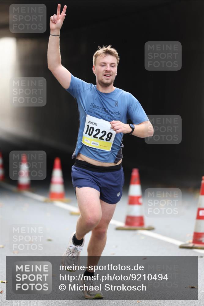 05.10.2025 - 20. swb-Marathon Bremen Michael Strokosch http://msf.ph/oto/9210494 05.10.2025 10:36:44 Laufen 10229, 02611, 6220 meine-sportfotos.de