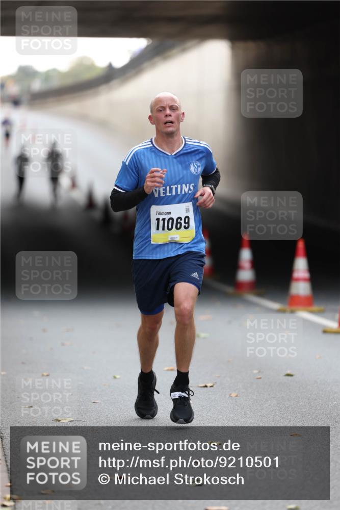 05.10.2025 - 20. swb-Marathon Bremen Michael Strokosch http://msf.ph/oto/9210501 05.10.2025 10:36:50 Laufen 11069 meine-sportfotos.de