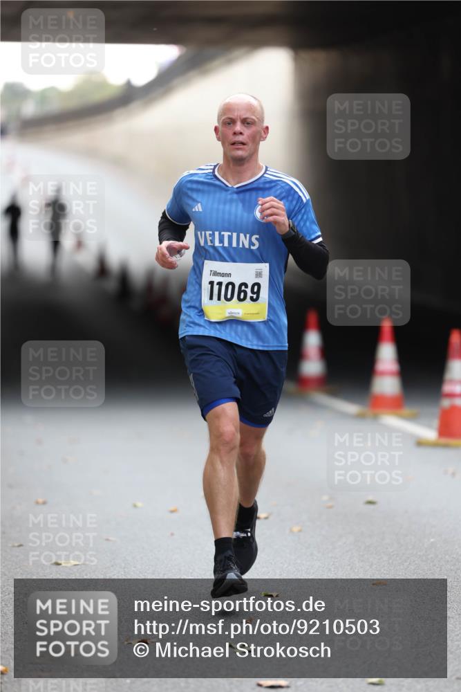 05.10.2025 - 20. swb-Marathon Bremen Michael Strokosch http://msf.ph/oto/9210503 05.10.2025 10:36:51 Laufen 11069 meine-sportfotos.de