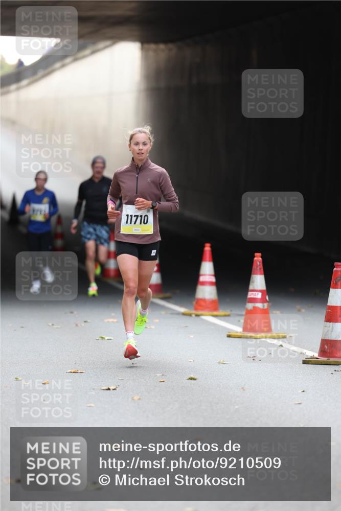 05.10.2025 - 20. swb-Marathon Bremen Michael Strokosch http://msf.ph/oto/9210509 05.10.2025 10:37:01 Laufen 11710 meine-sportfotos.de