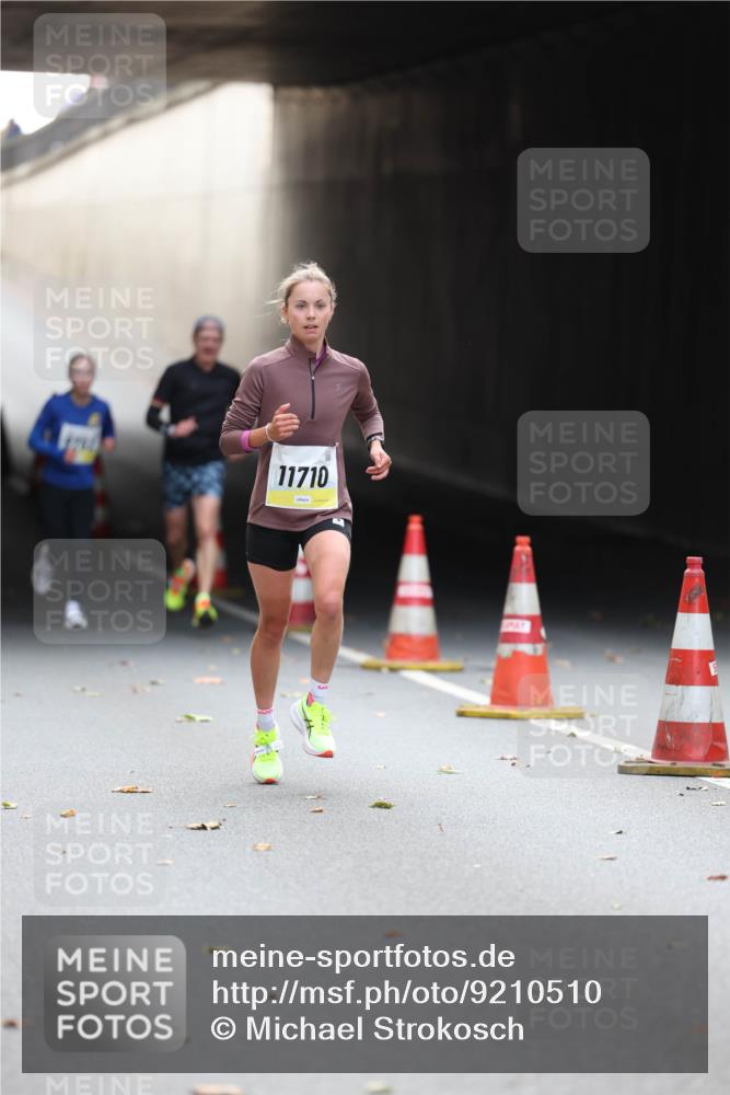 05.10.2025 - 20. swb-Marathon Bremen Michael Strokosch http://msf.ph/oto/9210510 05.10.2025 10:37:01 Laufen 11710 meine-sportfotos.de