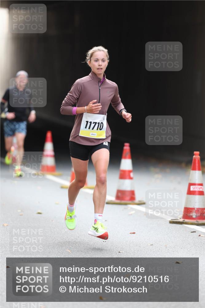 05.10.2025 - 20. swb-Marathon Bremen Michael Strokosch http://msf.ph/oto/9210516 05.10.2025 10:37:03 Laufen 11710 meine-sportfotos.de