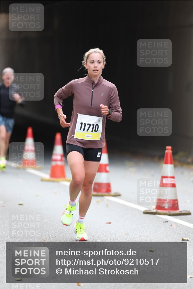 05.10.2025 - 20. swb-Marathon Bremen Michael Strokosch http://msf.ph/oto/9210517 05.10.2025 10:37:03 Laufen 11710 meine-sportfotos.de