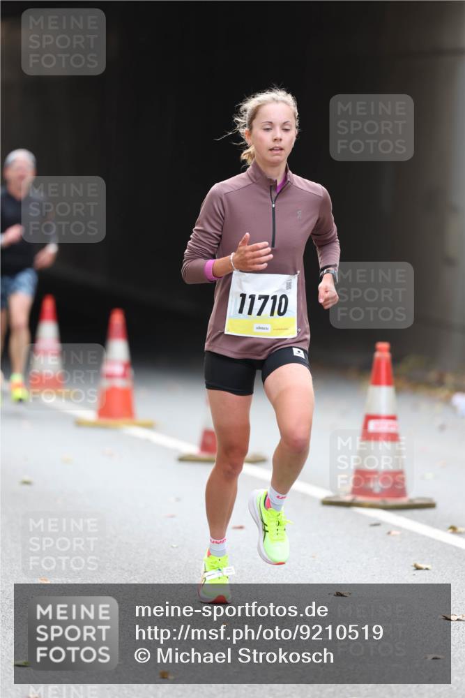 05.10.2025 - 20. swb-Marathon Bremen Michael Strokosch http://msf.ph/oto/9210519 05.10.2025 10:37:03 Laufen 11710 meine-sportfotos.de