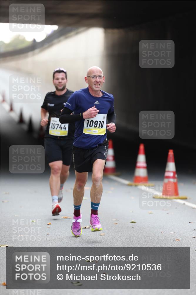 05.10.2025 - 20. swb-Marathon Bremen Michael Strokosch http://msf.ph/oto/9210536 05.10.2025 10:37:13 Laufen 10744, 10910, 02096 meine-sportfotos.de