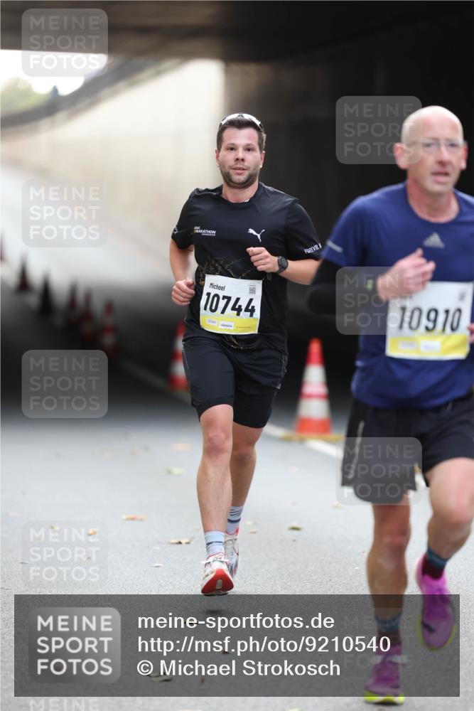 05.10.2025 - 20. swb-Marathon Bremen Michael Strokosch http://msf.ph/oto/9210540 05.10.2025 10:37:15 Laufen 10744, 02340, 10910 meine-sportfotos.de