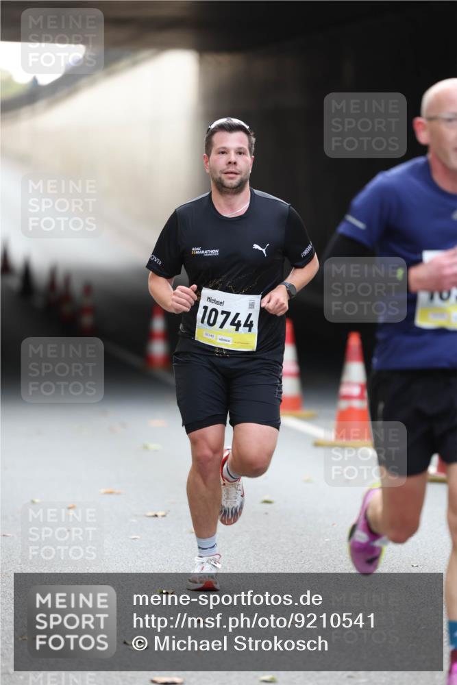 05.10.2025 - 20. swb-Marathon Bremen Michael Strokosch http://msf.ph/oto/9210541 05.10.2025 10:37:15 Laufen 10744, 02340, 70 meine-sportfotos.de