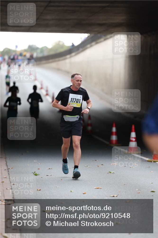 05.10.2025 - 20. swb-Marathon Bremen Michael Strokosch http://msf.ph/oto/9210548 05.10.2025 10:37:19 Laufen 11701 meine-sportfotos.de