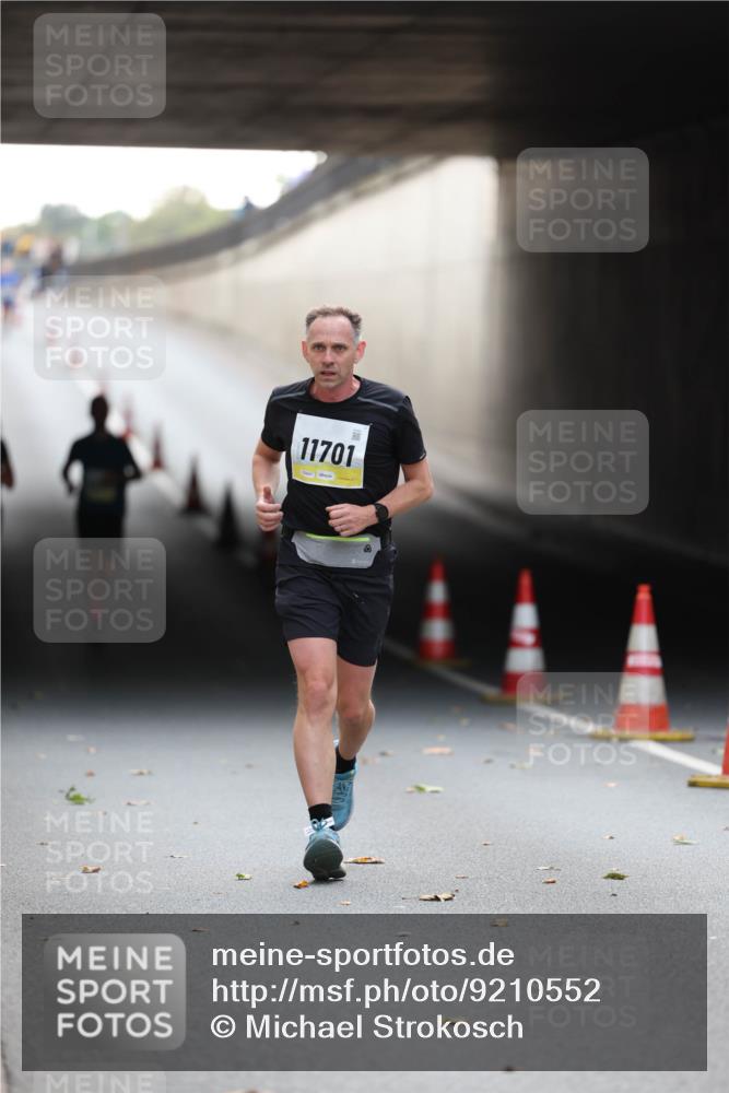 05.10.2025 - 20. swb-Marathon Bremen Michael Strokosch http://msf.ph/oto/9210552 05.10.2025 10:37:20 Laufen 11701, 647 meine-sportfotos.de