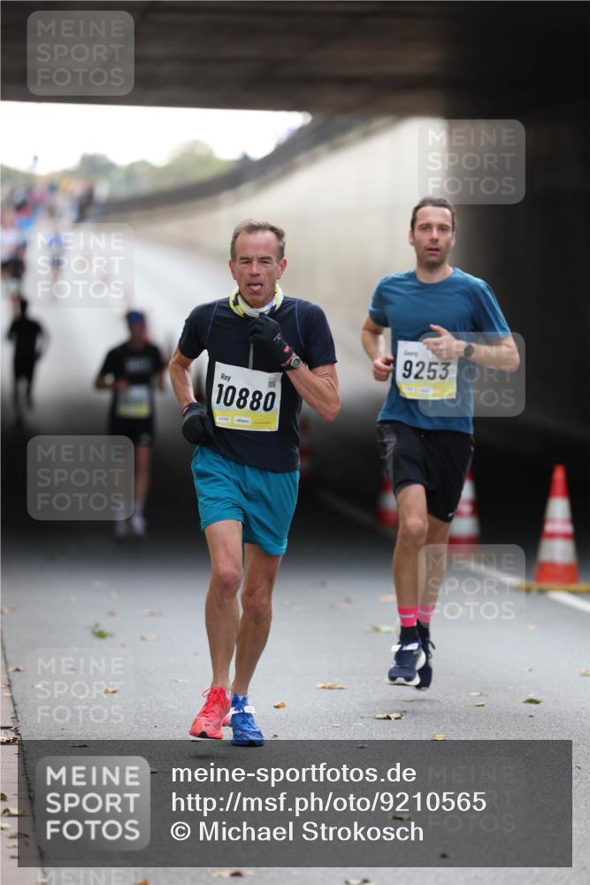 05.10.2025 - 20. swb-Marathon Bremen Michael Strokosch http://msf.ph/oto/9210565 05.10.2025 10:37:27 Laufen 10880, 9253 meine-sportfotos.de
