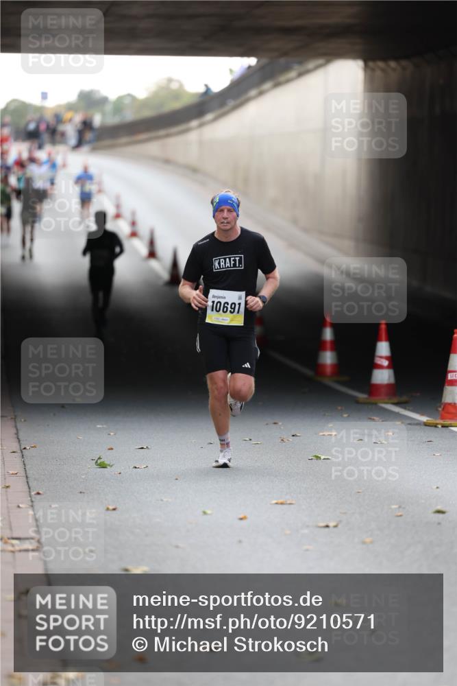 05.10.2025 - 20. swb-Marathon Bremen Michael Strokosch http://msf.ph/oto/9210571 05.10.2025 10:37:31 Laufen 10691 meine-sportfotos.de
