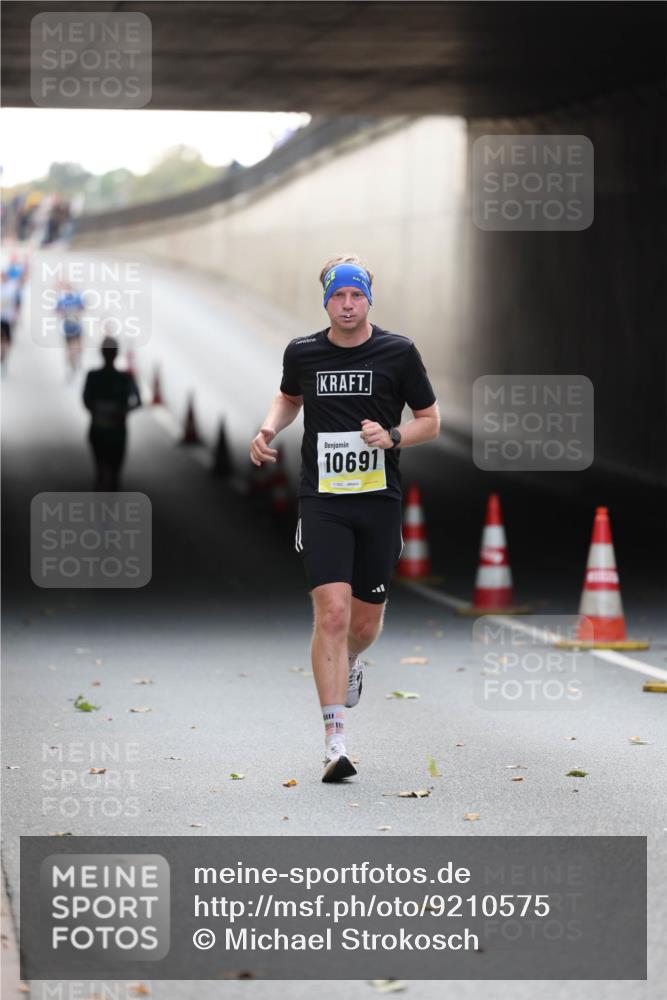 05.10.2025 - 20. swb-Marathon Bremen Michael Strokosch http://msf.ph/oto/9210575 05.10.2025 10:37:32 Laufen 10691 meine-sportfotos.de
