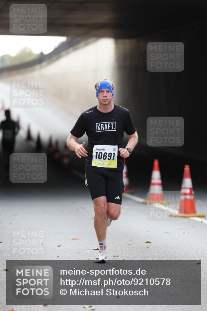 05.10.2025 - 20. swb-Marathon Bremen Michael Strokosch http://msf.ph/oto/9210578 05.10.2025 10:37:33 Laufen 10691 meine-sportfotos.de