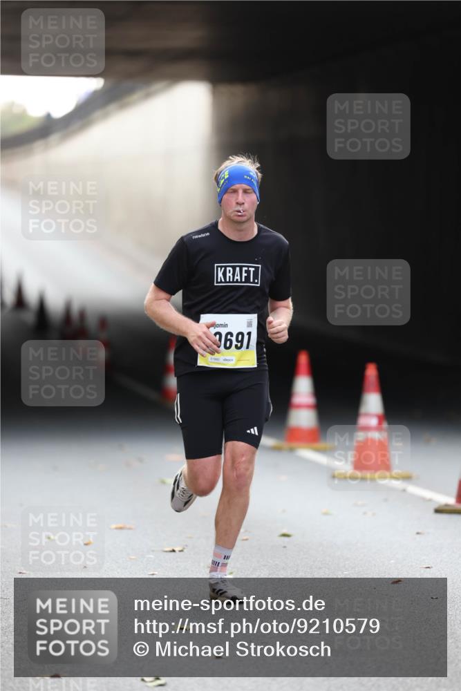 05.10.2025 - 20. swb-Marathon Bremen Michael Strokosch http://msf.ph/oto/9210579 05.10.2025 10:37:33 Laufen 3691, 01880 meine-sportfotos.de