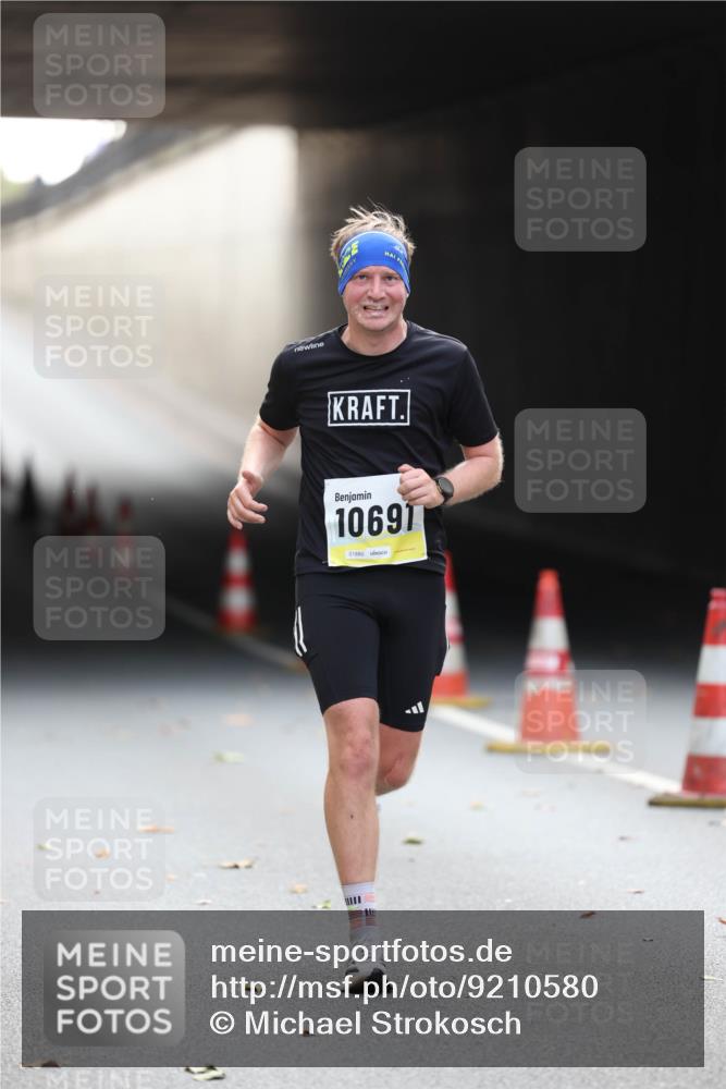 05.10.2025 - 20. swb-Marathon Bremen Michael Strokosch http://msf.ph/oto/9210580 05.10.2025 10:37:34 Laufen 10691, 01880 meine-sportfotos.de