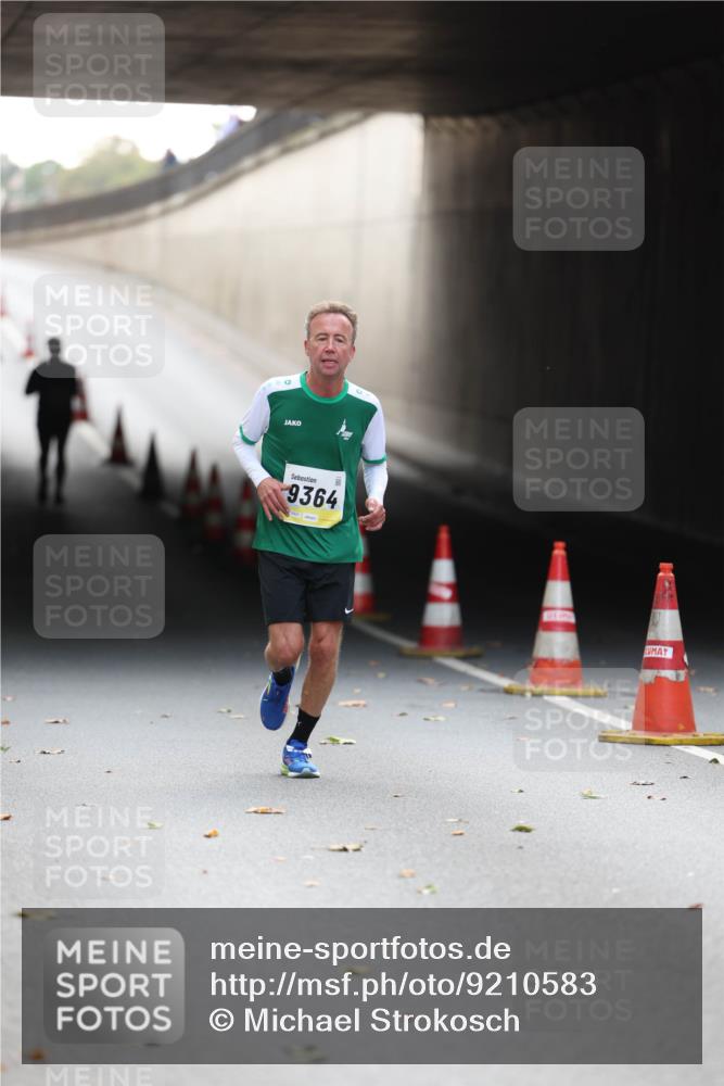 05.10.2025 - 20. swb-Marathon Bremen Michael Strokosch http://msf.ph/oto/9210583 05.10.2025 10:37:40 Laufen 9364 meine-sportfotos.de