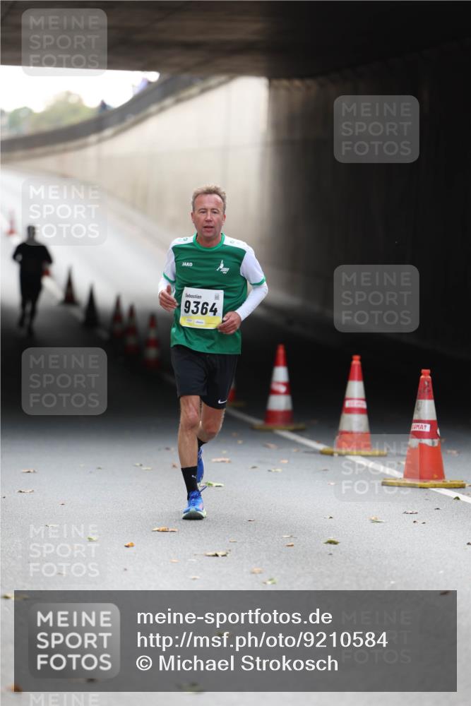 05.10.2025 - 20. swb-Marathon Bremen Michael Strokosch http://msf.ph/oto/9210584 05.10.2025 10:37:41 Laufen 9364 meine-sportfotos.de