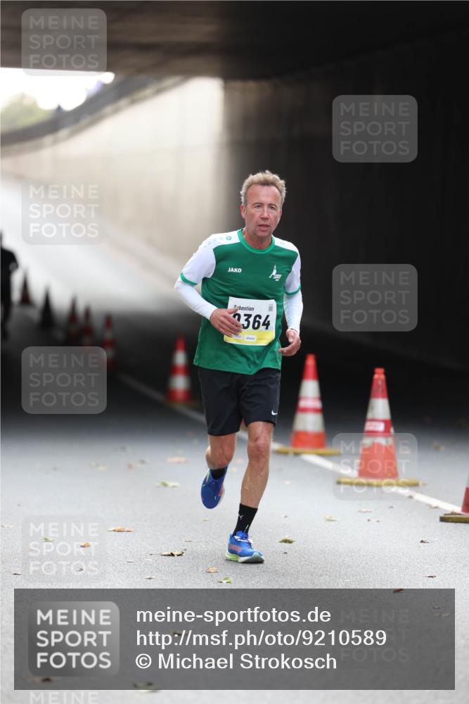 05.10.2025 - 20. swb-Marathon Bremen Michael Strokosch http://msf.ph/oto/9210589 05.10.2025 10:37:42 Laufen 2364 meine-sportfotos.de