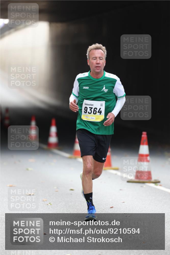 05.10.2025 - 20. swb-Marathon Bremen Michael Strokosch http://msf.ph/oto/9210594 05.10.2025 10:37:43 Laufen 9364, 02657 meine-sportfotos.de
