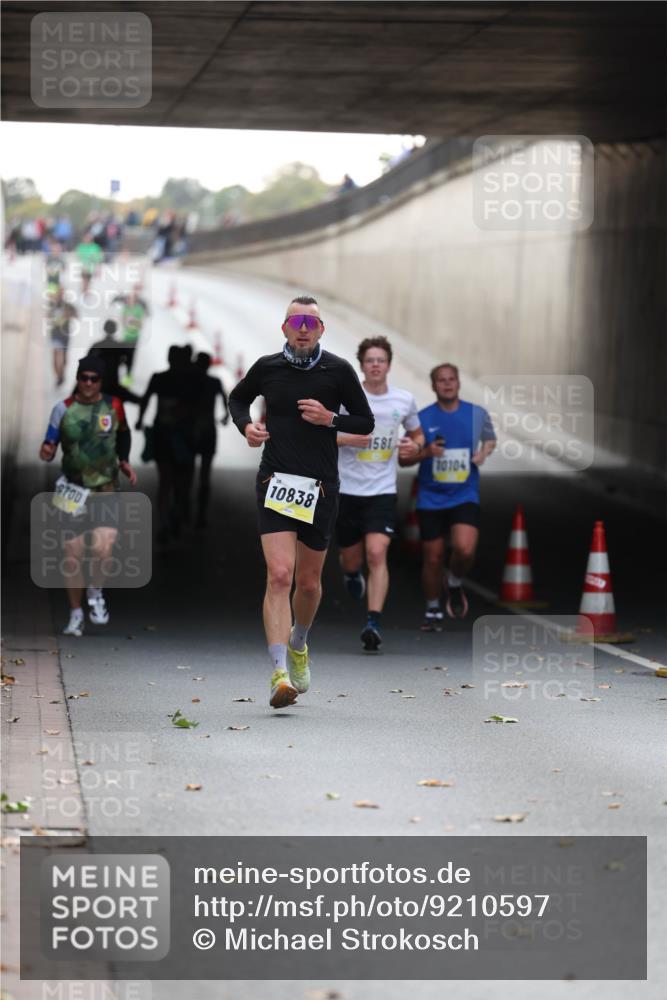 05.10.2025 - 20. swb-Marathon Bremen Michael Strokosch http://msf.ph/oto/9210597 05.10.2025 10:37:47 Laufen 700, 10838, 1581, 10104 meine-sportfotos.de