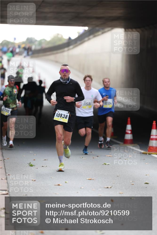 05.10.2025 - 20. swb-Marathon Bremen Michael Strokosch http://msf.ph/oto/9210599 05.10.2025 10:37:47 Laufen 9700, 10838, 11581, 10104 meine-sportfotos.de