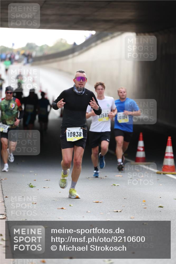 05.10.2025 - 20. swb-Marathon Bremen Michael Strokosch http://msf.ph/oto/9210600 05.10.2025 10:37:48 Laufen 10838, 11581, 10104 meine-sportfotos.de