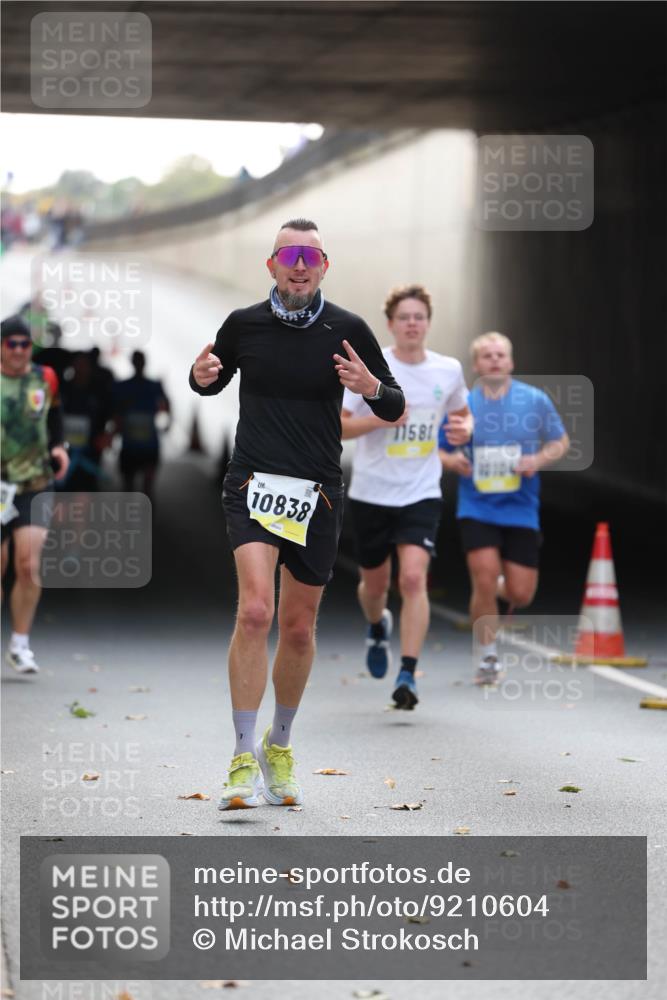 05.10.2025 - 20. swb-Marathon Bremen Michael Strokosch http://msf.ph/oto/9210604 05.10.2025 10:37:49 Laufen 10838, 11581, 44 meine-sportfotos.de
