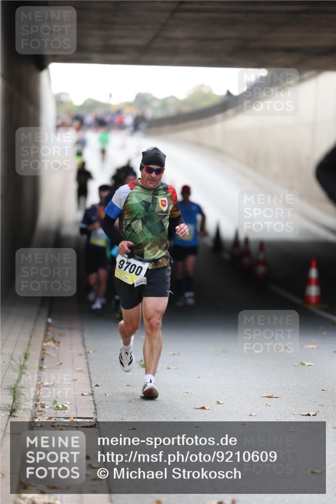 05.10.2025 - 20. swb-Marathon Bremen Michael Strokosch http://msf.ph/oto/9210609 05.10.2025 10:37:51 Laufen 9700 meine-sportfotos.de