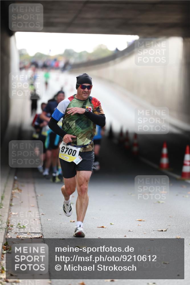 05.10.2025 - 20. swb-Marathon Bremen Michael Strokosch http://msf.ph/oto/9210612 05.10.2025 10:37:51 Laufen 9700, 2538 meine-sportfotos.de