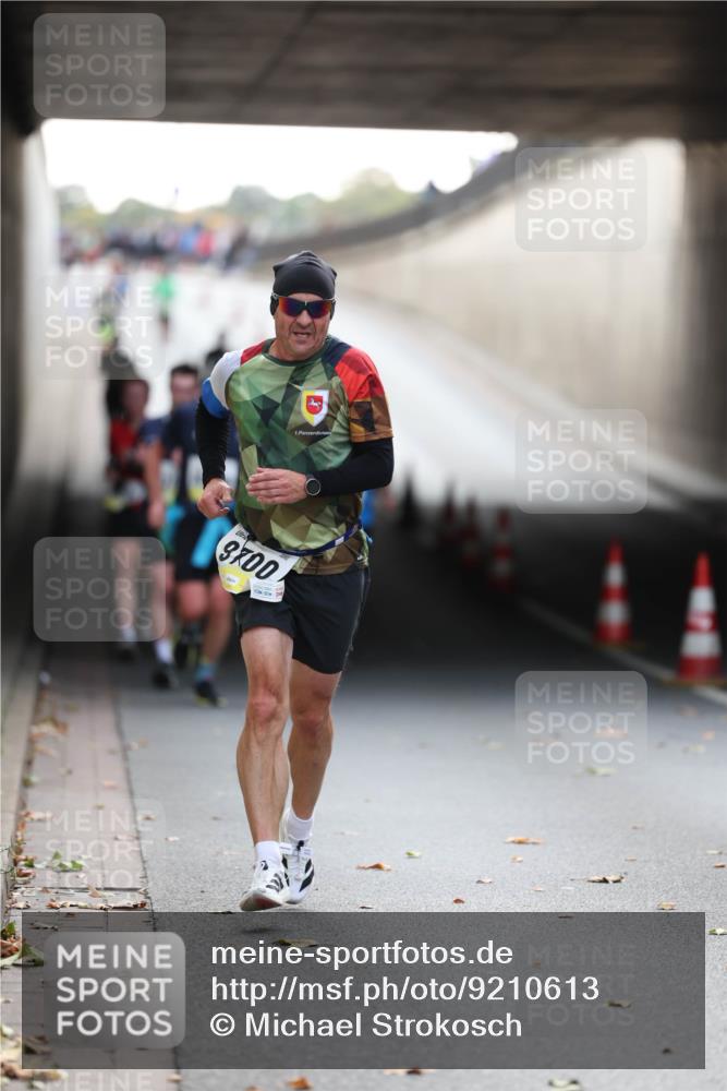 05.10.2025 - 20. swb-Marathon Bremen Michael Strokosch http://msf.ph/oto/9210613 05.10.2025 10:37:52 Laufen 1, 8700, 1010 meine-sportfotos.de