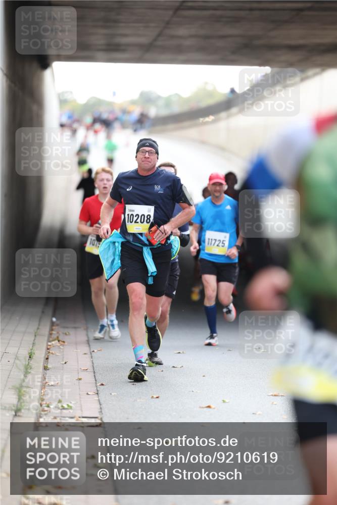 05.10.2025 - 20. swb-Marathon Bremen Michael Strokosch http://msf.ph/oto/9210619 05.10.2025 10:37:54 Laufen 10208, 11725 meine-sportfotos.de
