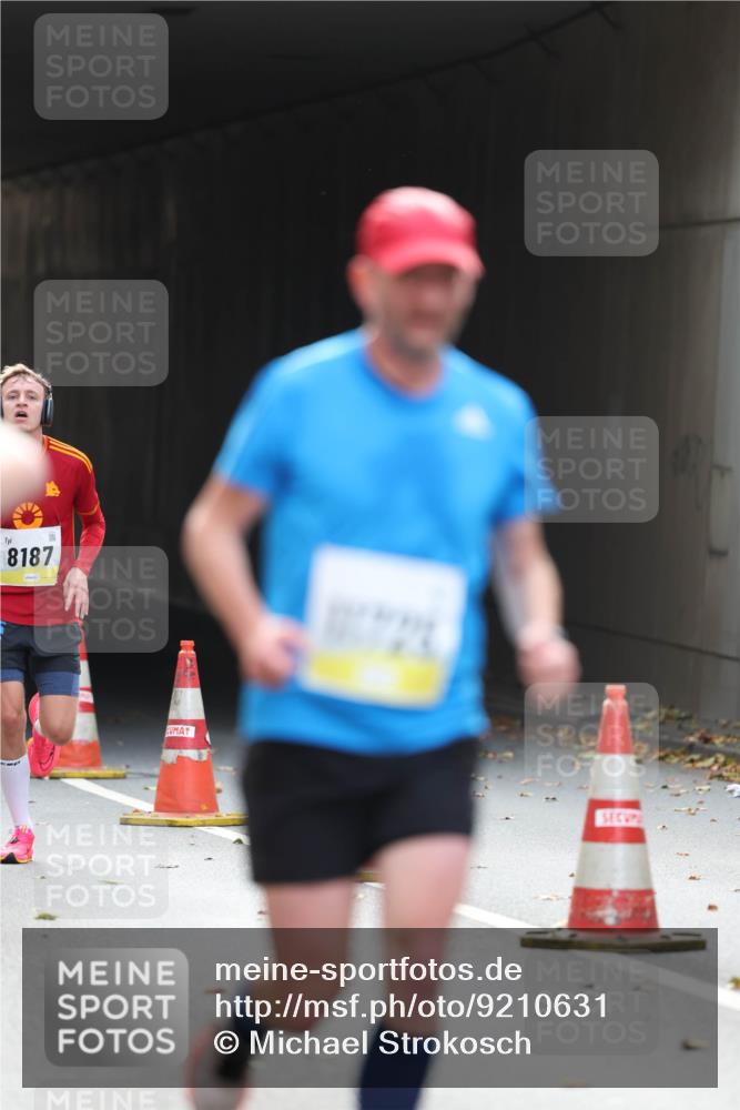 05.10.2025 - 20. swb-Marathon Bremen Michael Strokosch http://msf.ph/oto/9210631 05.10.2025 10:37:59 Laufen 8187 meine-sportfotos.de