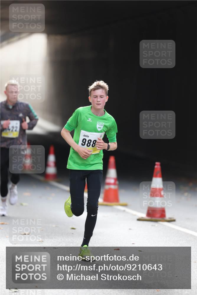 05.10.2025 - 20. swb-Marathon Bremen Michael Strokosch http://msf.ph/oto/9210643 05.10.2025 10:38:06 Laufen 422, 988 meine-sportfotos.de