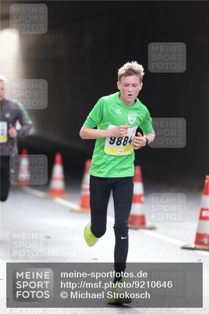 05.10.2025 - 20. swb-Marathon Bremen Michael Strokosch http://msf.ph/oto/9210646 05.10.2025 10:38:06 Laufen 9884 meine-sportfotos.de