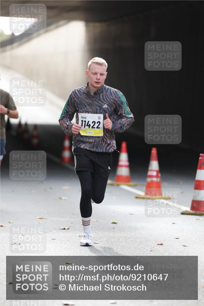 05.10.2025 - 20. swb-Marathon Bremen Michael Strokosch http://msf.ph/oto/9210647 05.10.2025 10:38:07 Laufen 11422 meine-sportfotos.de