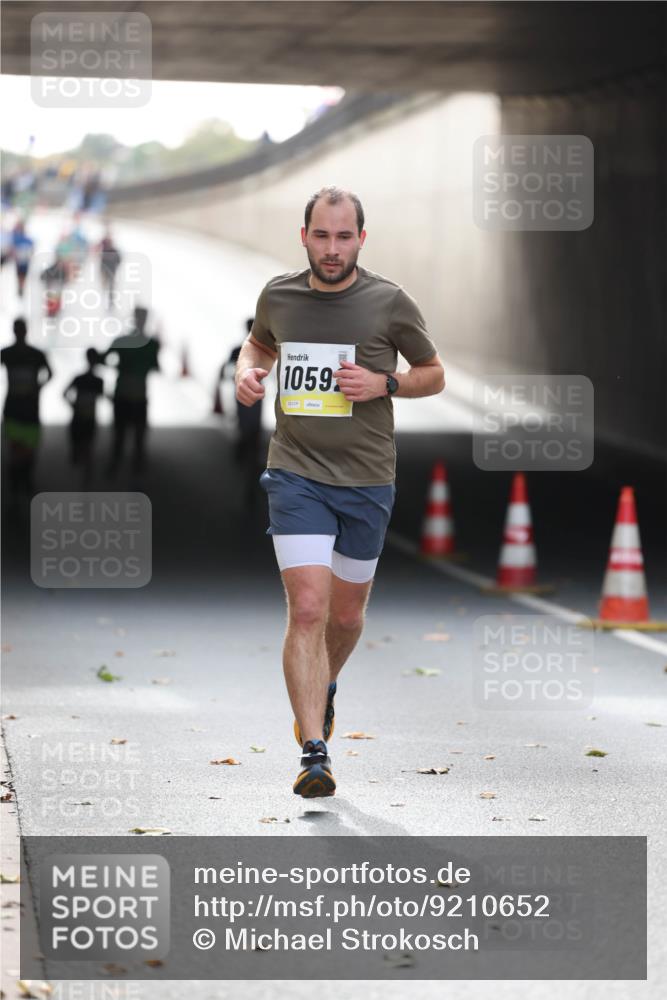 05.10.2025 - 20. swb-Marathon Bremen Michael Strokosch http://msf.ph/oto/9210652 05.10.2025 10:38:09 Laufen 1059, 02124 meine-sportfotos.de