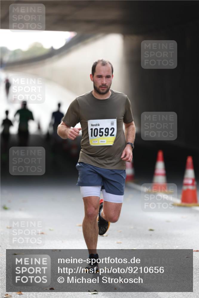 05.10.2025 - 20. swb-Marathon Bremen Michael Strokosch http://msf.ph/oto/9210656 05.10.2025 10:38:10 Laufen 10592, 02124 meine-sportfotos.de