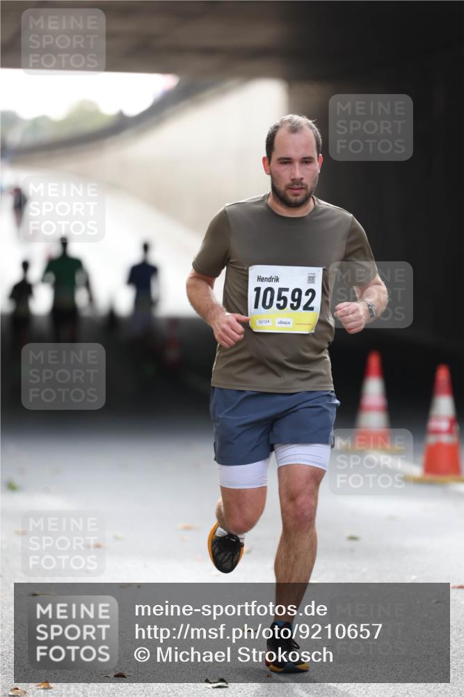 05.10.2025 - 20. swb-Marathon Bremen Michael Strokosch http://msf.ph/oto/9210657 05.10.2025 10:38:10 Laufen 10592, 02124 meine-sportfotos.de