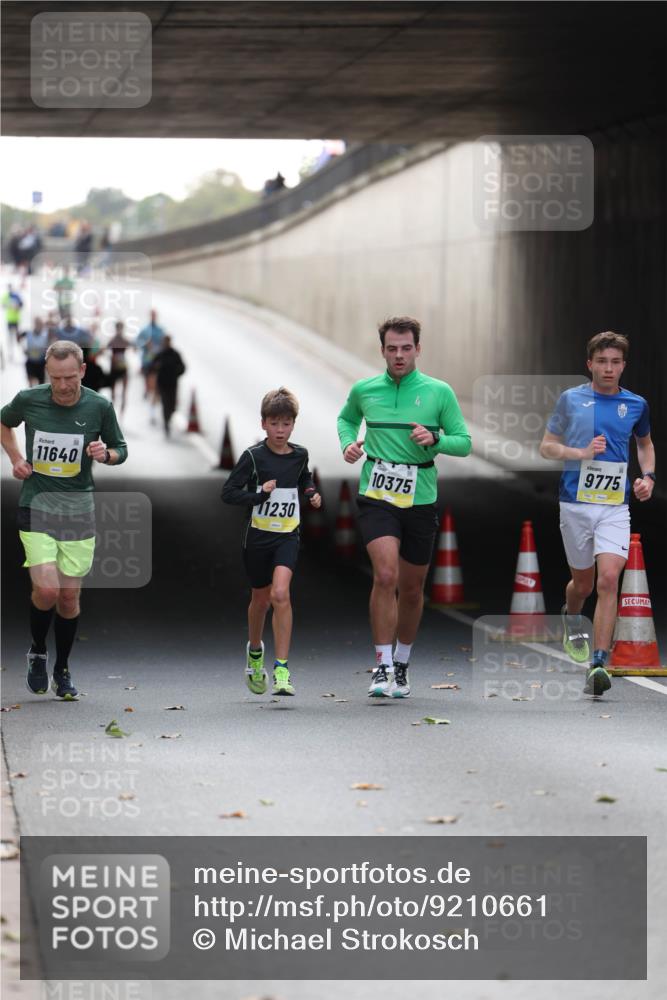 05.10.2025 - 20. swb-Marathon Bremen Michael Strokosch http://msf.ph/oto/9210661 05.10.2025 10:38:15 Laufen 11640, 1230, 10375, 9775 meine-sportfotos.de
