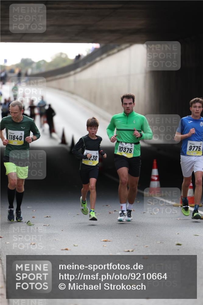 05.10.2025 - 20. swb-Marathon Bremen Michael Strokosch http://msf.ph/oto/9210664 05.10.2025 10:38:16 Laufen 11640, 230, 10375, 9775 meine-sportfotos.de