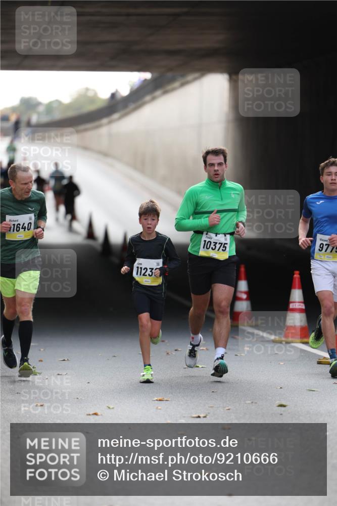 05.10.2025 - 20. swb-Marathon Bremen Michael Strokosch http://msf.ph/oto/9210666 05.10.2025 10:38:16 Laufen 1640, 11232, 10375, 977 meine-sportfotos.de