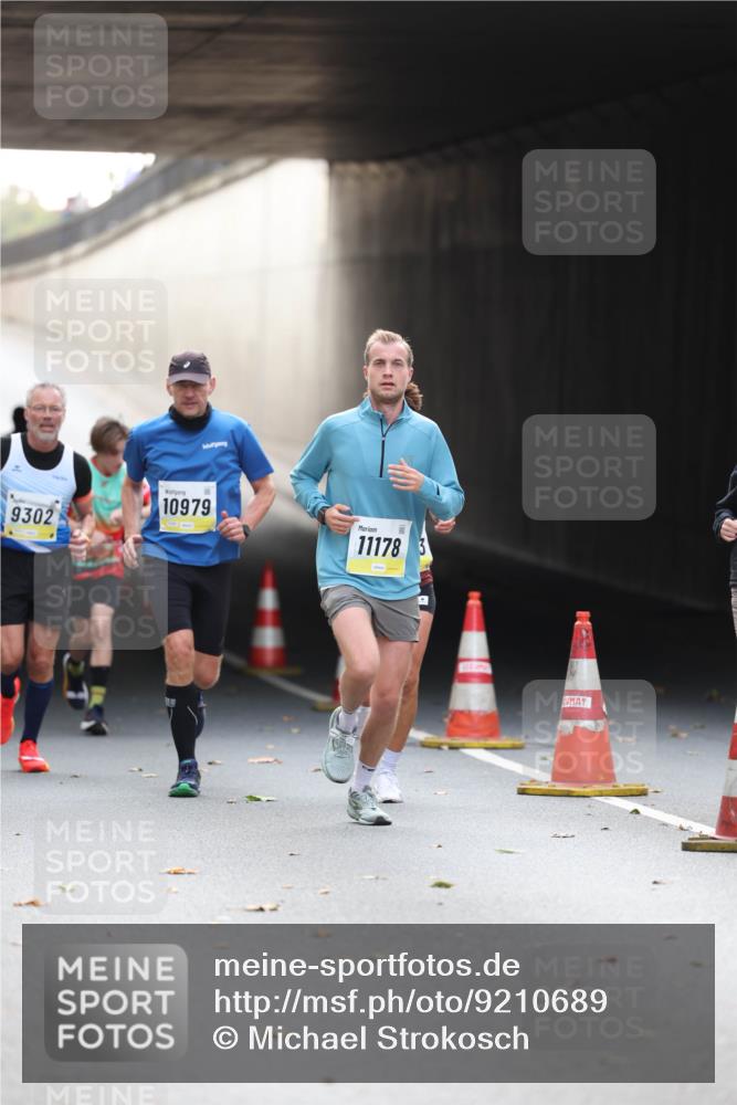 05.10.2025 - 20. swb-Marathon Bremen Michael Strokosch http://msf.ph/oto/9210689 05.10.2025 10:38:32 Laufen 9302, 10979, 11178 meine-sportfotos.de