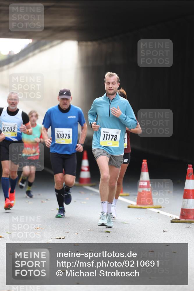 05.10.2025 - 20. swb-Marathon Bremen Michael Strokosch http://msf.ph/oto/9210691 05.10.2025 10:38:32 Laufen 9302, 10979, 11178, 3 meine-sportfotos.de