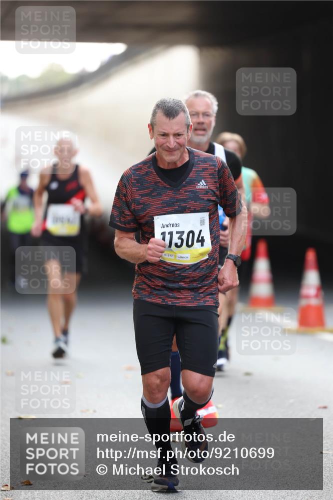 05.10.2025 - 20. swb-Marathon Bremen Michael Strokosch http://msf.ph/oto/9210699 05.10.2025 10:38:35 Laufen 1304, 01817 meine-sportfotos.de