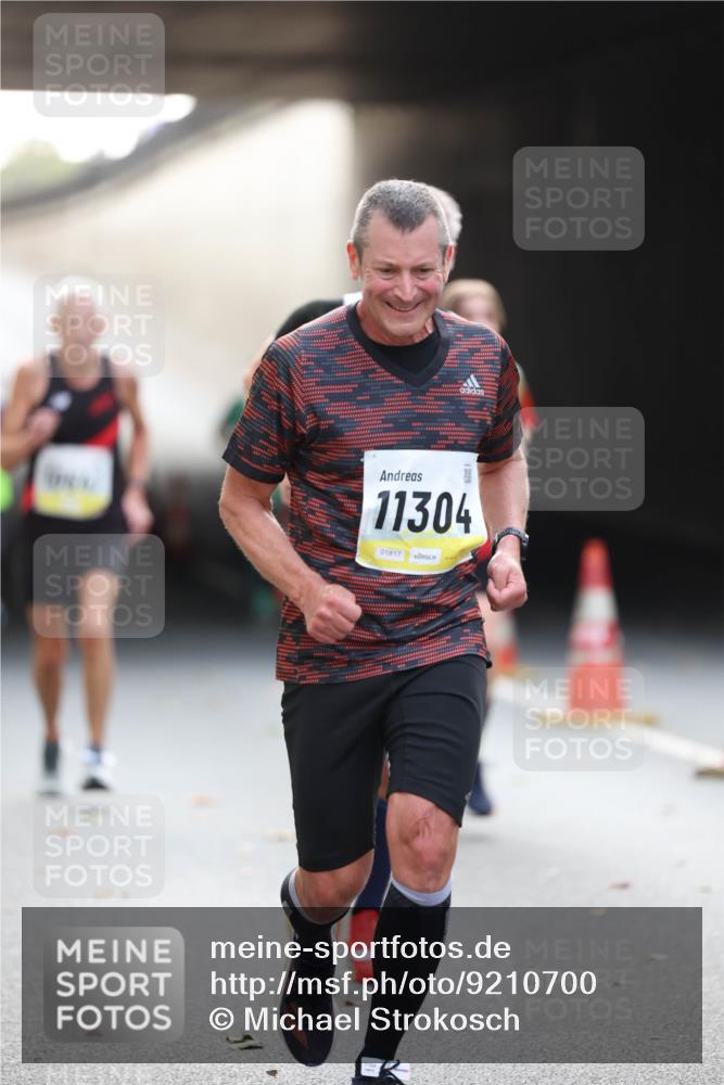 05.10.2025 - 20. swb-Marathon Bremen Michael Strokosch http://msf.ph/oto/9210700 05.10.2025 10:38:36 Laufen 11304, 01817 meine-sportfotos.de