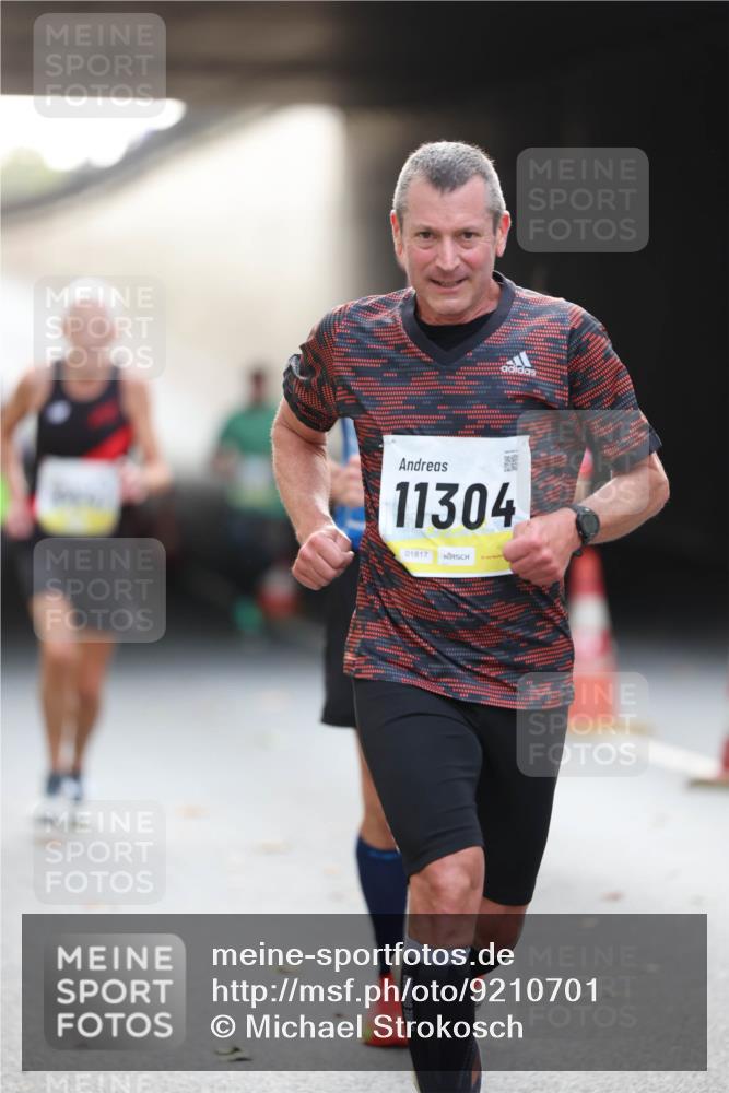 05.10.2025 - 20. swb-Marathon Bremen Michael Strokosch http://msf.ph/oto/9210701 05.10.2025 10:38:36 Laufen 11304, 01817 meine-sportfotos.de